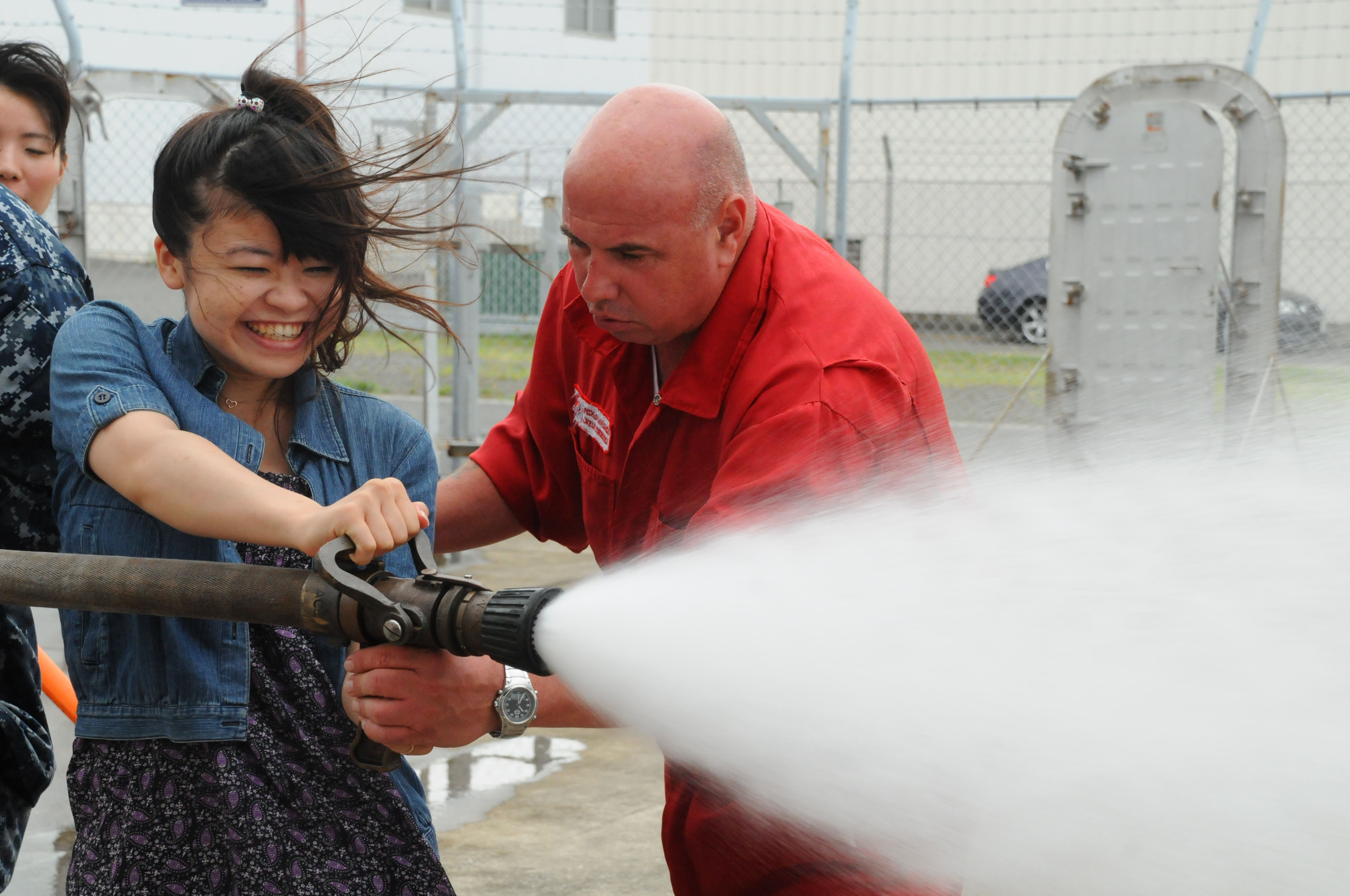 US_Navy_100812-N-3283P-003_Master_Chief_Damage_Controlman_David_Singer_shows_Riko_Watanabe_the_proper_hose_handling_technique_at_theYokosuka_Fire_Fighting_and_Damage_Control_Training_Facility_to_Japanese_college_students_during.jpg