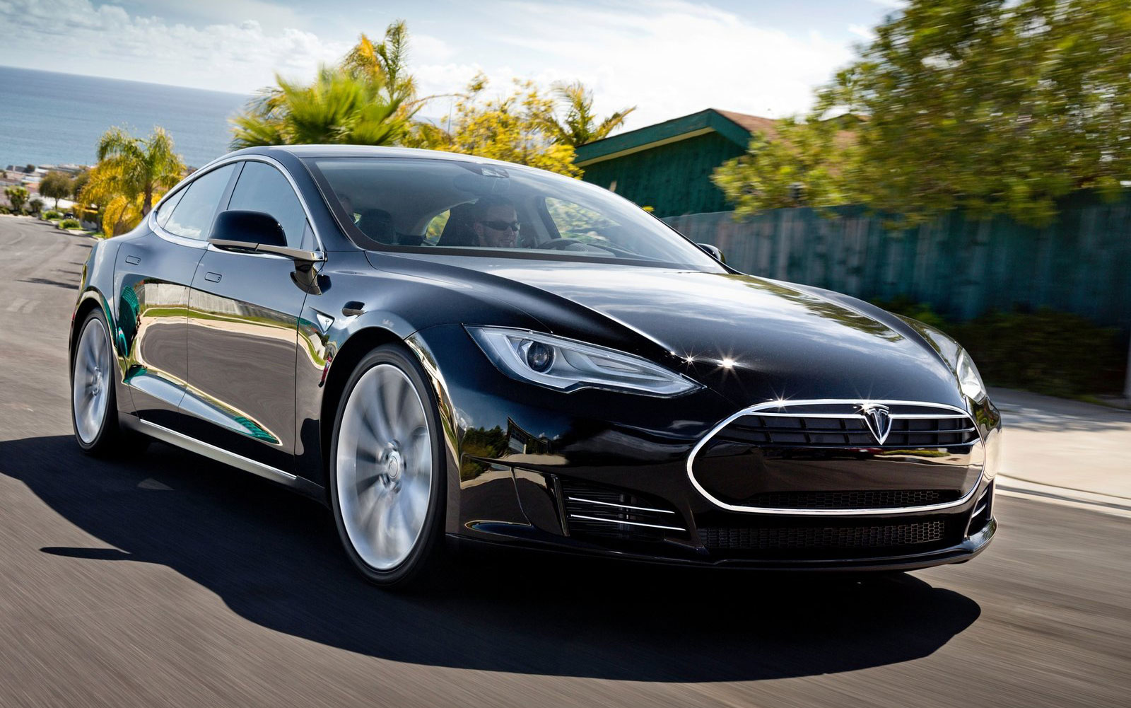 2014-ECOTY-Tesla-Model-S.jpg