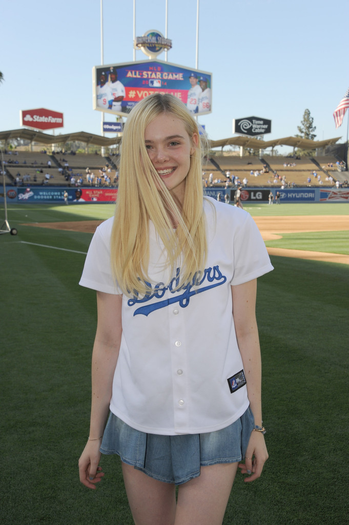 elle+fanning+is+cute+pitch.png