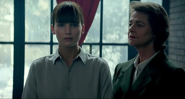 48E351A300000578-5351457-Red_Sparrow_Jennifer_Lawrence_is_trained_by_Charlotte_Rampling_t-m-1_1517791856578.jpg
