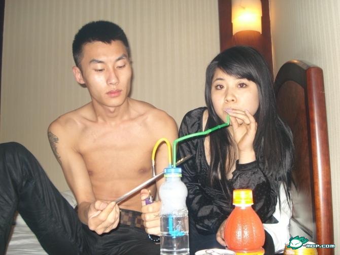 young-chinese-guy-girl-doing-ice-drugs-01.jpg