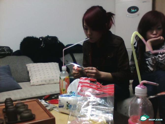 young-chinese-girls-doing-ice-drugs.jpg