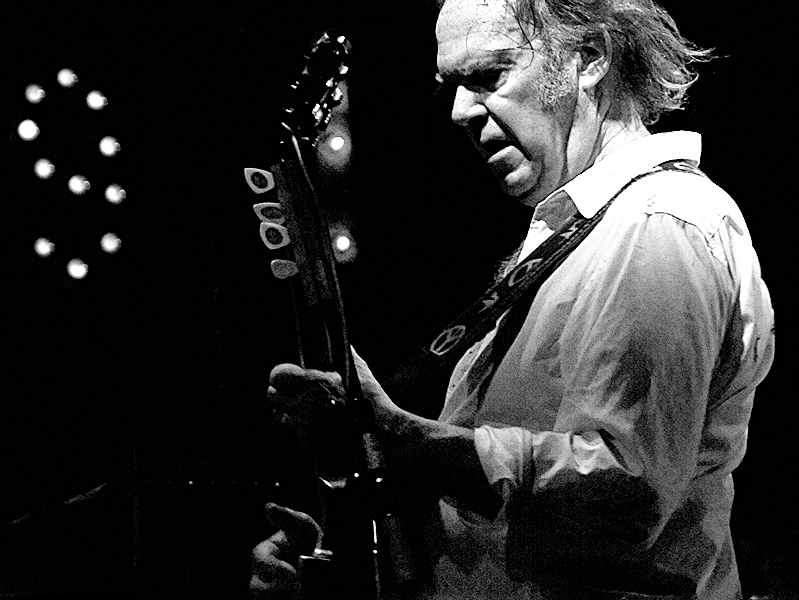 Neil_Young_2008_Firenze_02.jpg