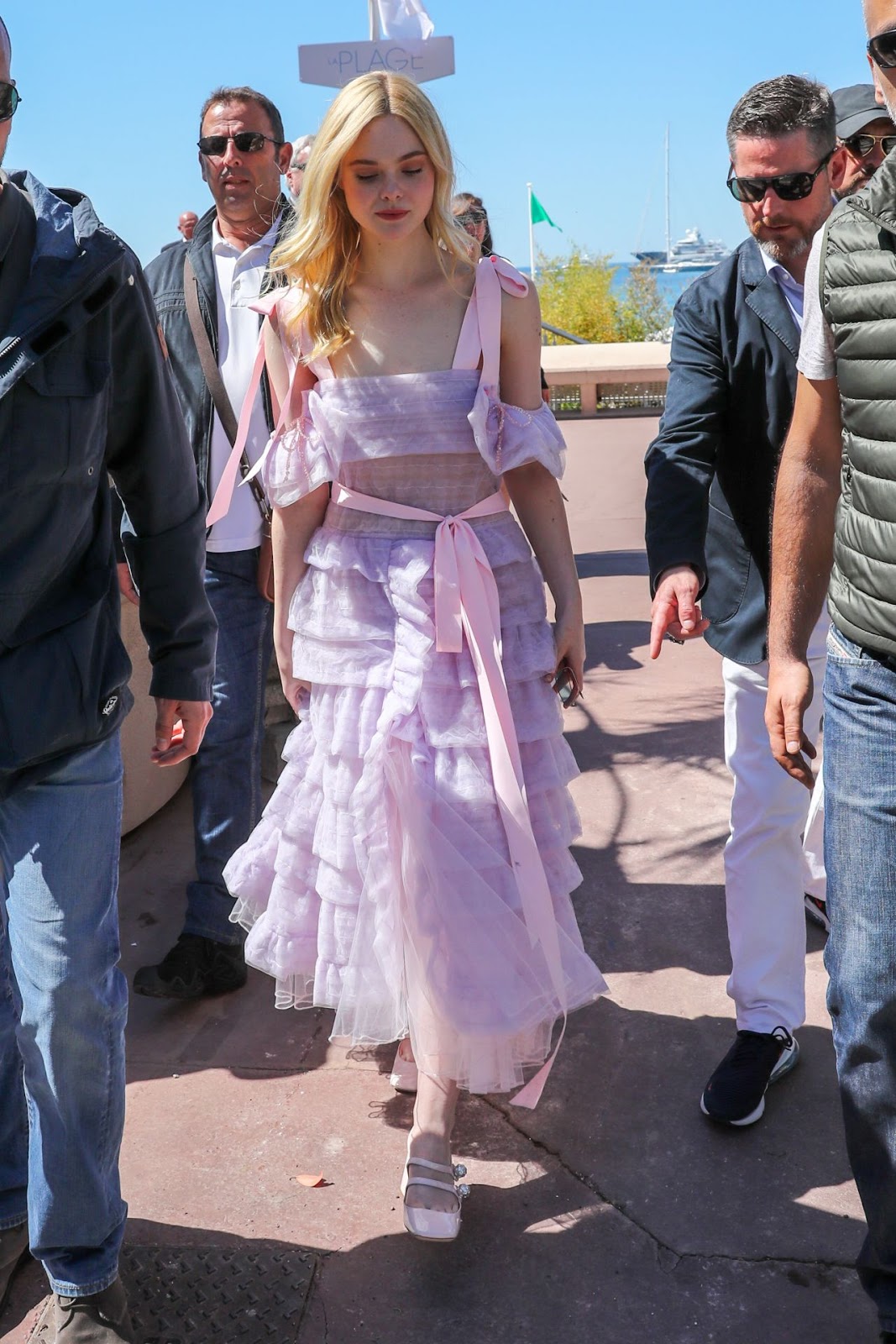 elle-fanning-at-the-martinez-hotel-in-cannes-05-14-2019-2.jpg