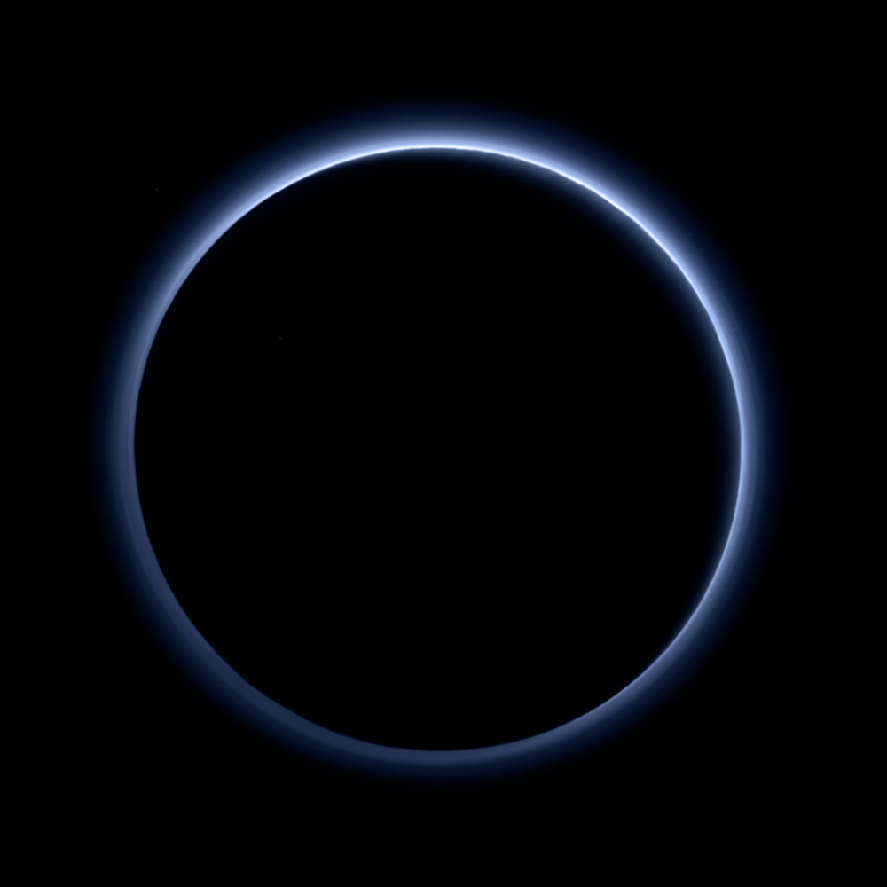 Blue_hazes_over_backlit_Pluto.jpg
