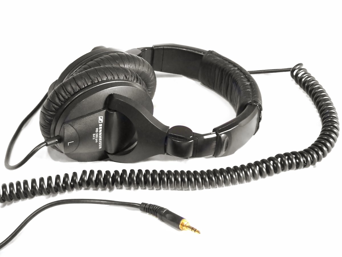 Sennheiser-HD280pro-headphones.jpg