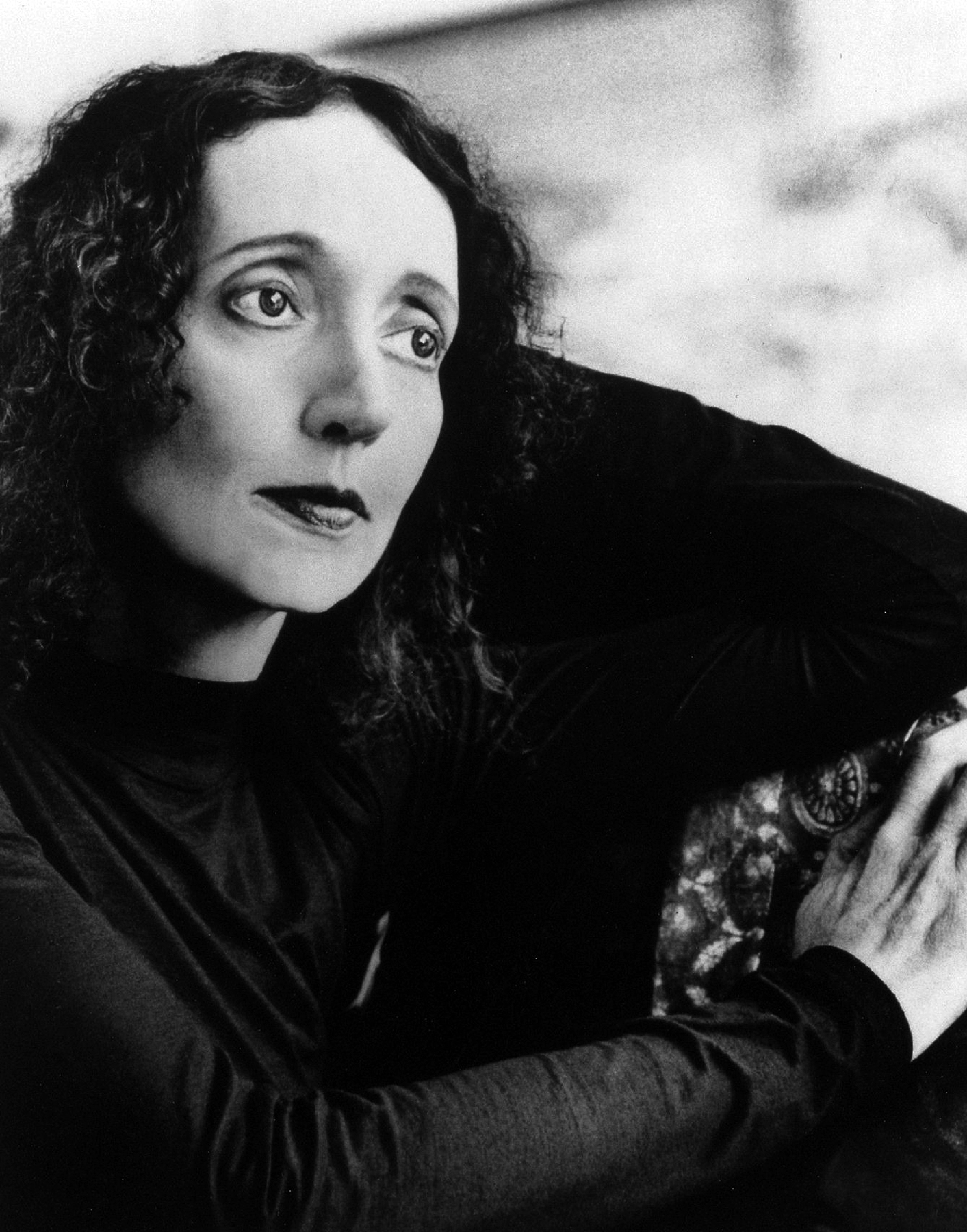 Joyce_Carol_Oates_by_Marion_Ettlinger_hires.jpg