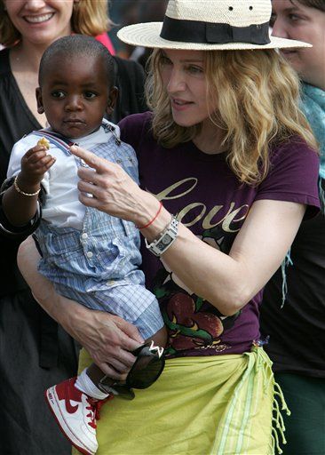 Madonna_Red_String.jpg