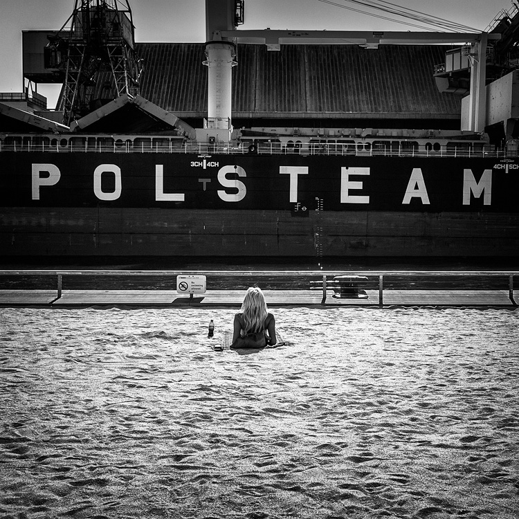 sugar-beach_blonde-ship_polsteam_sq-bw_01.jpg