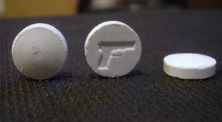 white-guns-amph.jpg