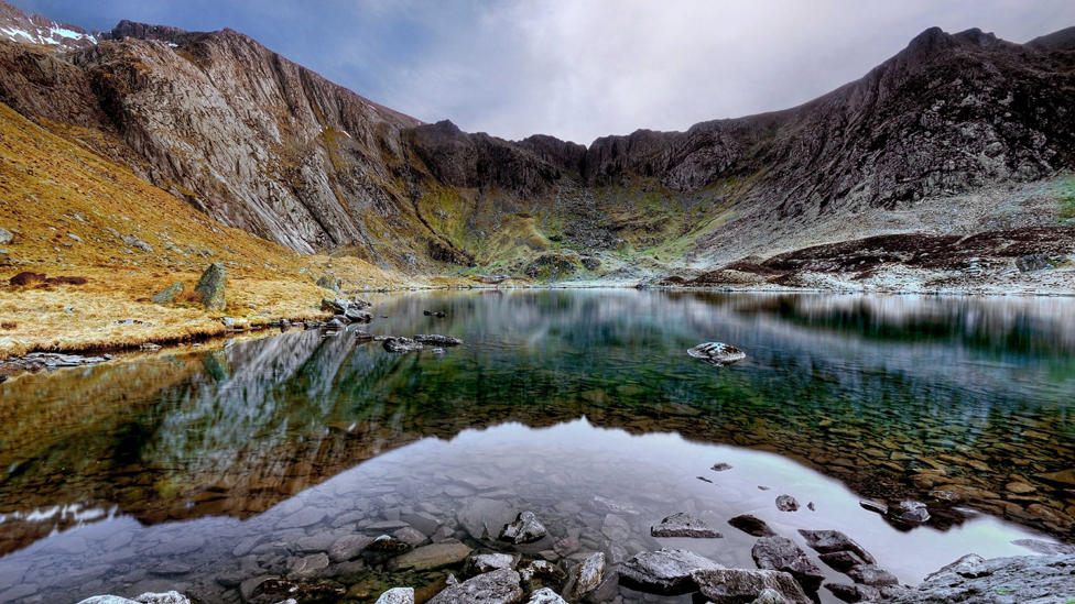 _58494740_llyn-idwal.jpg