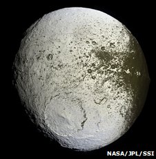 _46501700_iapetus.jpg