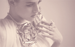 tumblr_m54p8rOybh1qd3ve2o3_r2_250.gif