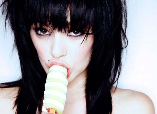 vikki-blows-sucking-550x399.jpg