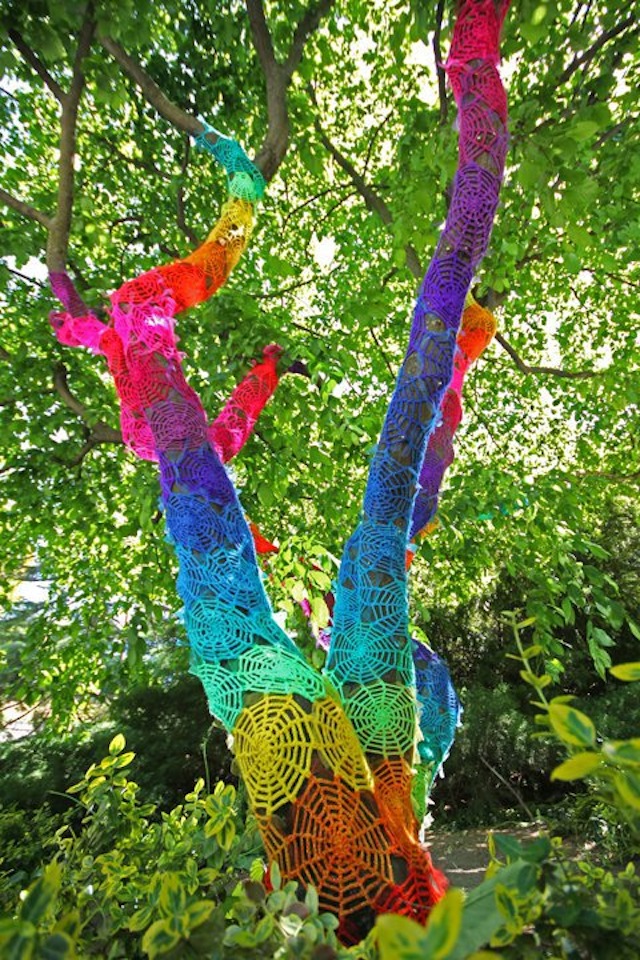 street_art_yarn_crochet_7.jpeg