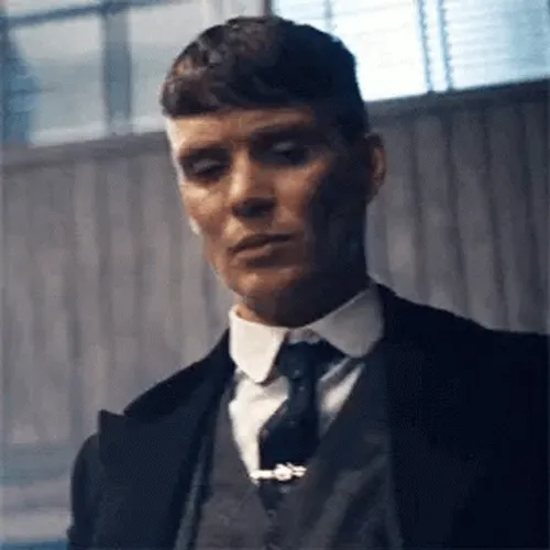 peaky-blinders-thomas-shelby-serious-c9iabgxor9pqhp6y.webp