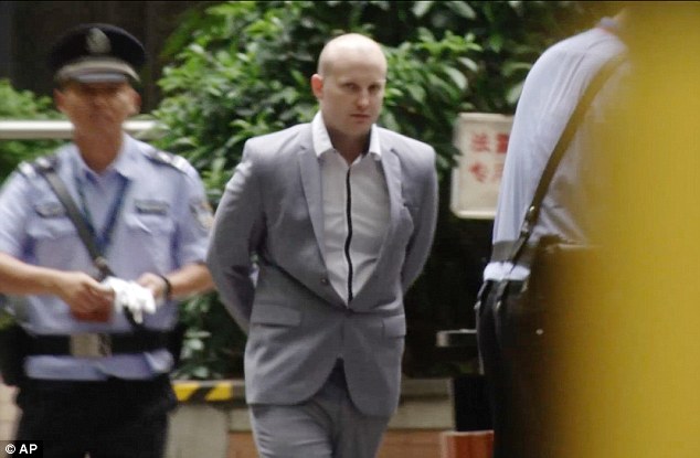2866999600000578-3071215-image-a-5_1430985636556.jpg