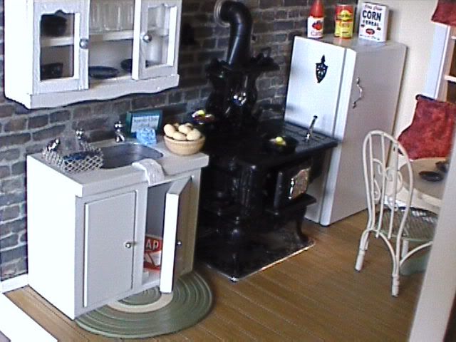 yellowcottage002.jpg