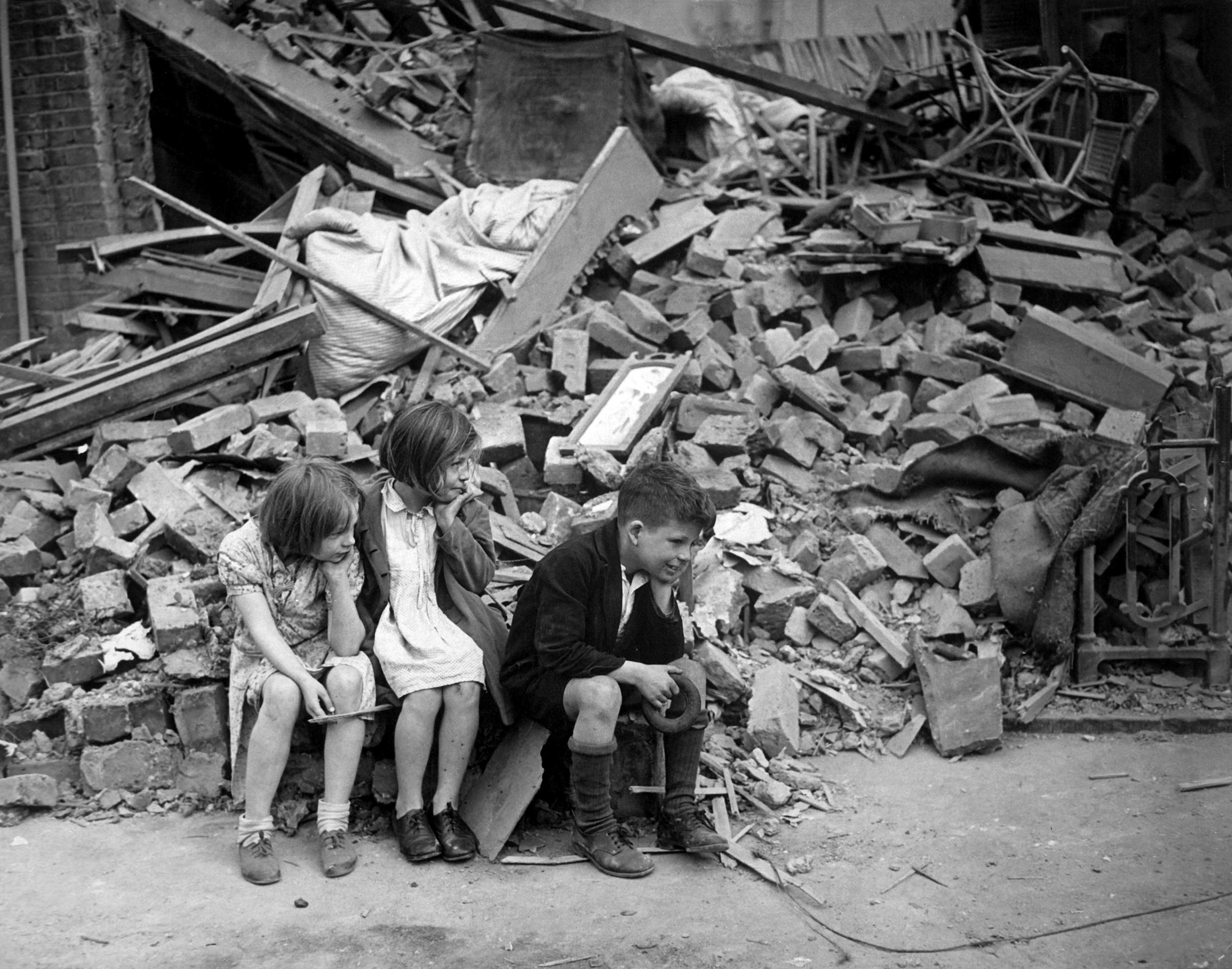 WWII_London_Blitz_East_London.jpg