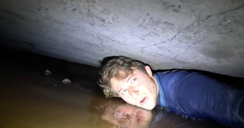 Cave--Diver-Stuck-In-Tight-Spot_6536292343ee1.png