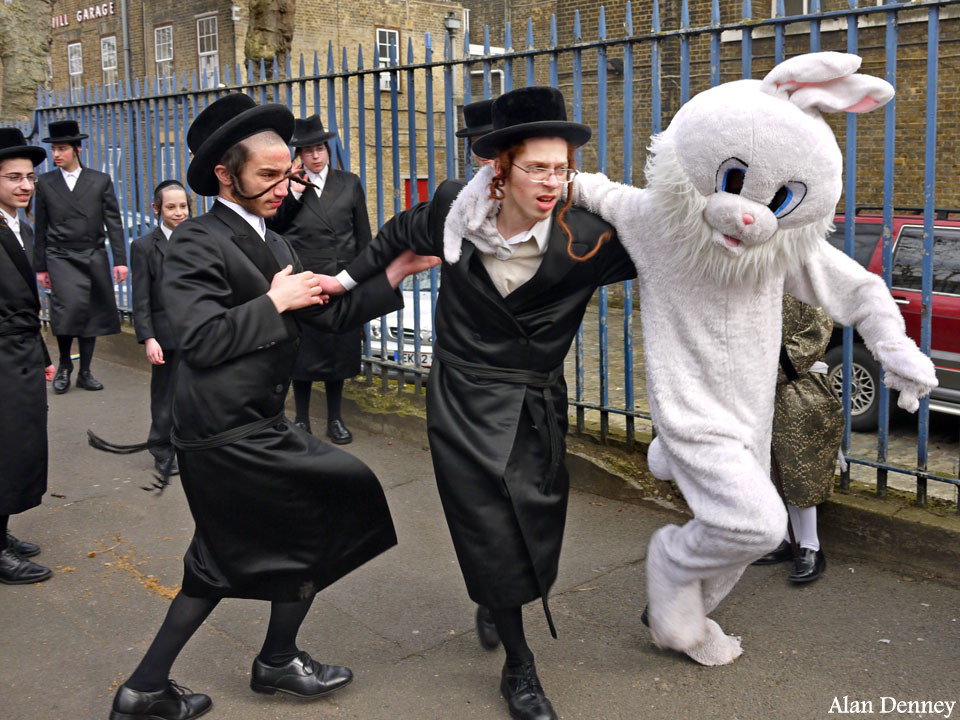 2013-02-21-HasidPurim.jpg