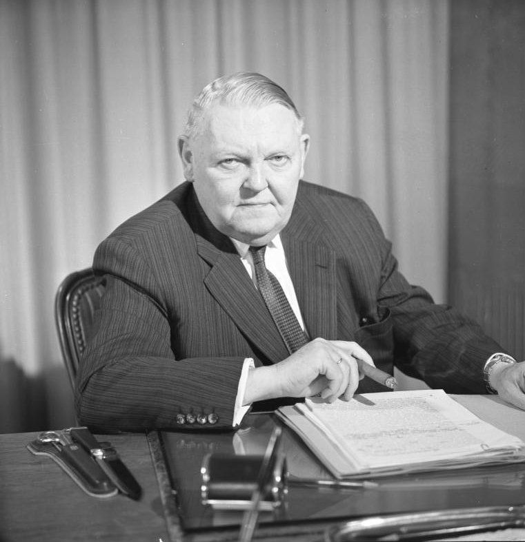 Bundesarchivesarchiv_zps71537b31.jpg