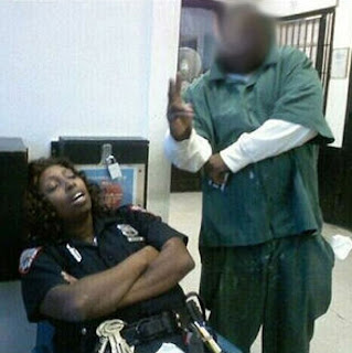 rikers-island-prison-guard-picture-inmate-asylum-sleeping-on-job.jpg