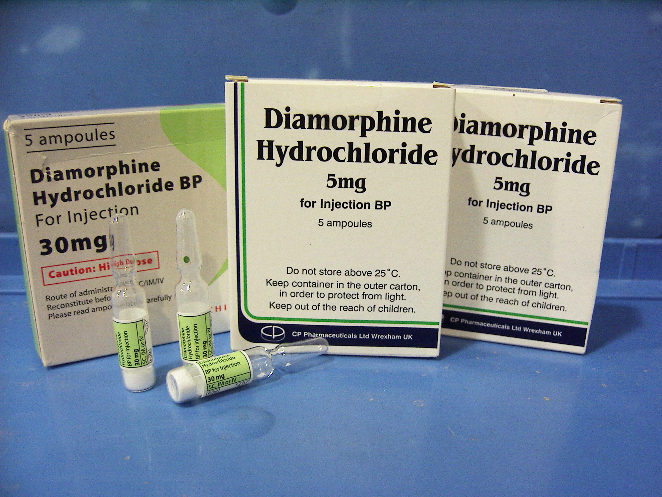 Diamorphine_ampoules.JPG