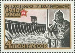 Statue--quot-On-Guard-quot--and-Dnieper-dam.jpg