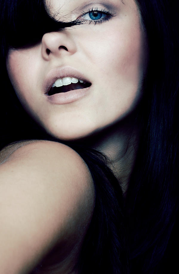 _Are_Brunets_Sexy__by_Psychosomaticc.jpg
