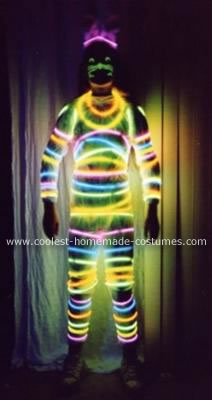 coolest-glow-in-the-dark-cat-costume-2-21311531.jpg