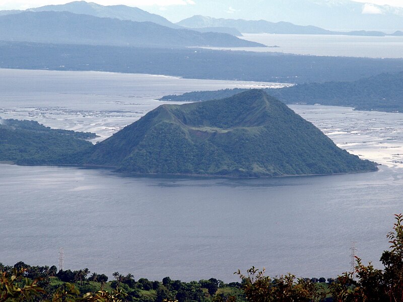 800px-Taal_Volcano.jpg