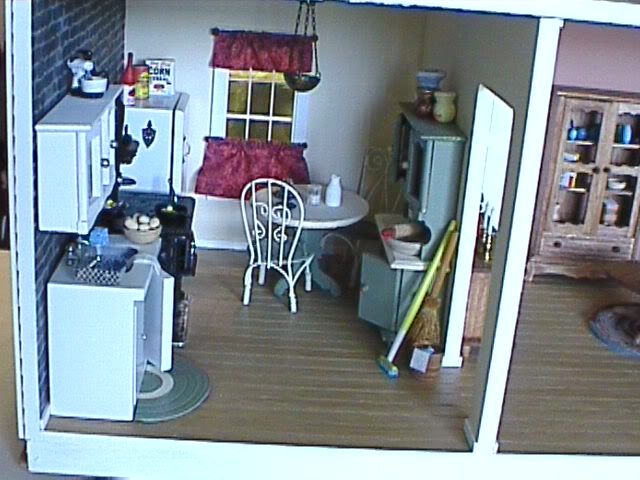 yellowcottage001.jpg