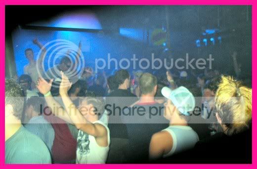 Crowd1.jpg