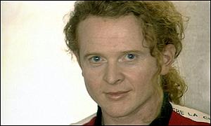 _218621_mick_hucknall_300.jpg
