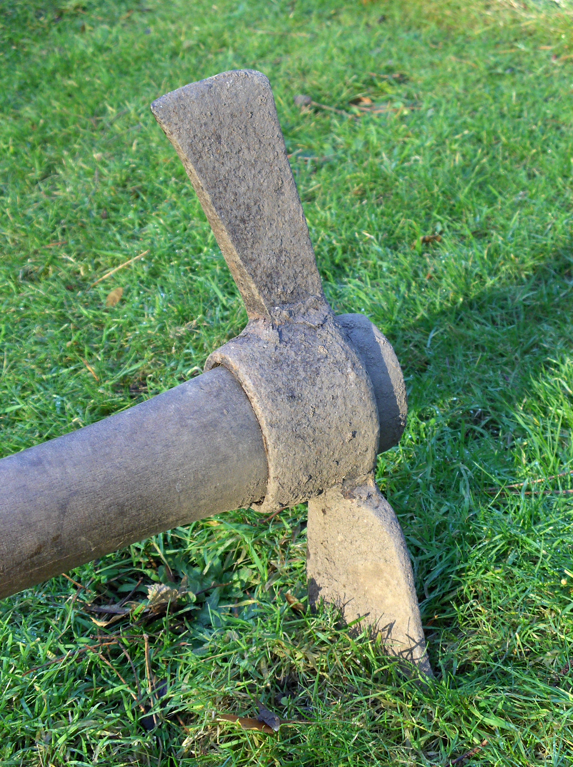 Cutter_mattock.jpg