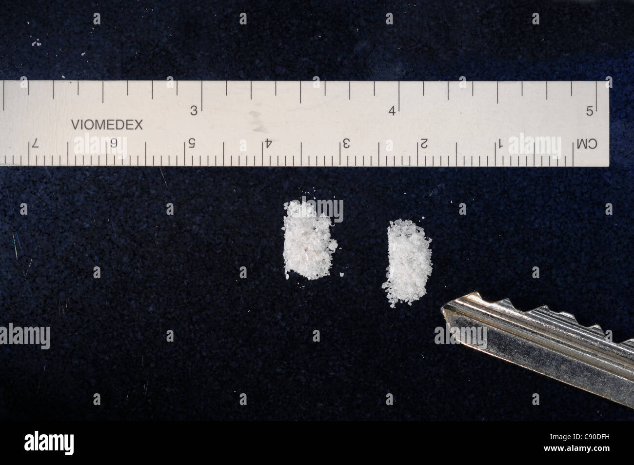 25mg-ketamine-bump-with-key-and-ruler-for-scale-C90DFH.jpg