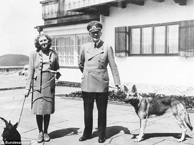 382A3A7800000578-3783275-Love_nest_Adolf_Hitler_pictured_with_Eva_Braun_with_their_dogs_-a-11_1473529222784.jpg