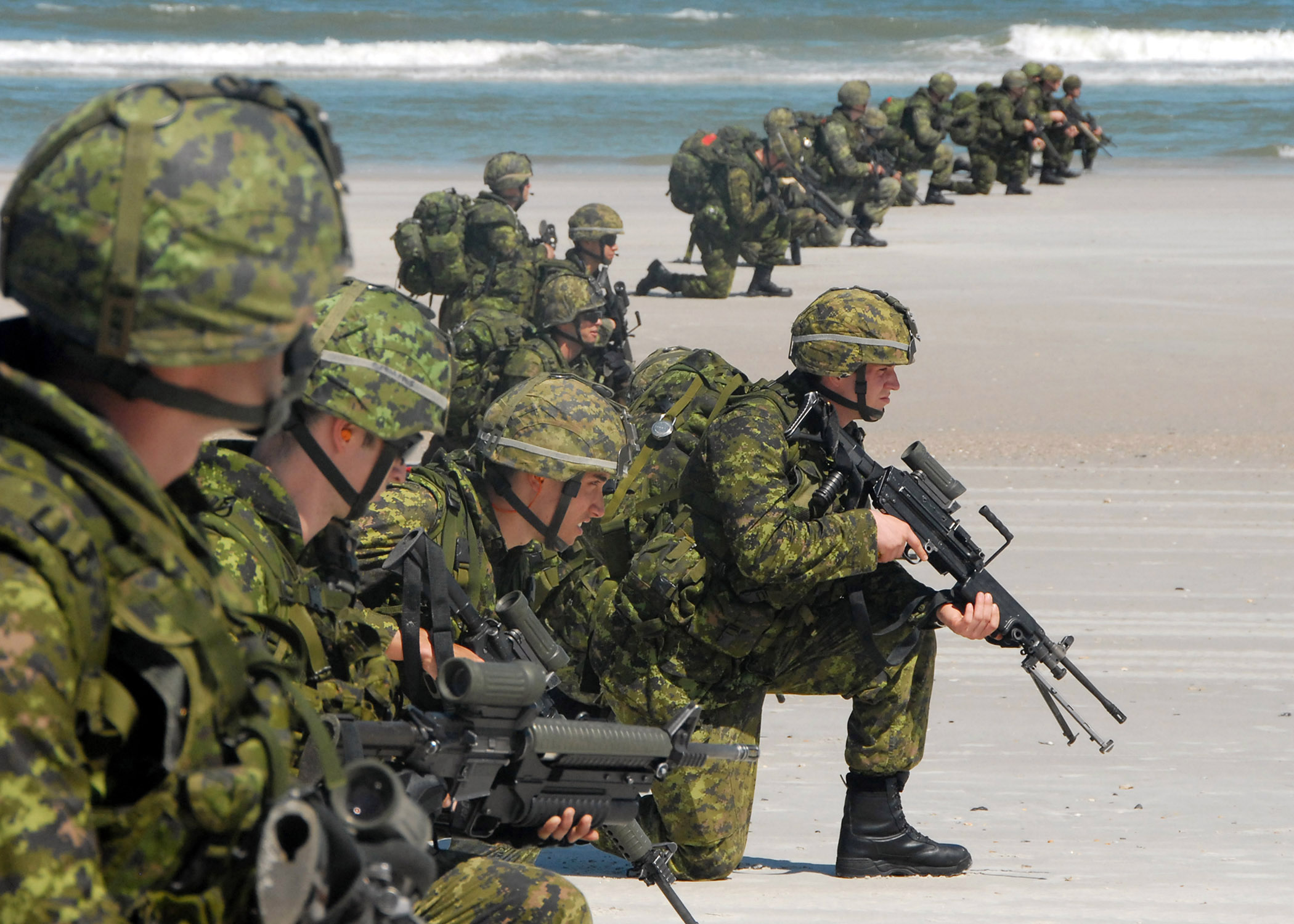 US_Navy_090425-N-2821G-192_Canadian_soldiers_storm_the_beach_near_Mayport_during_a_UNITAS_Gold_amphibious_assault_demonstration.jpg
