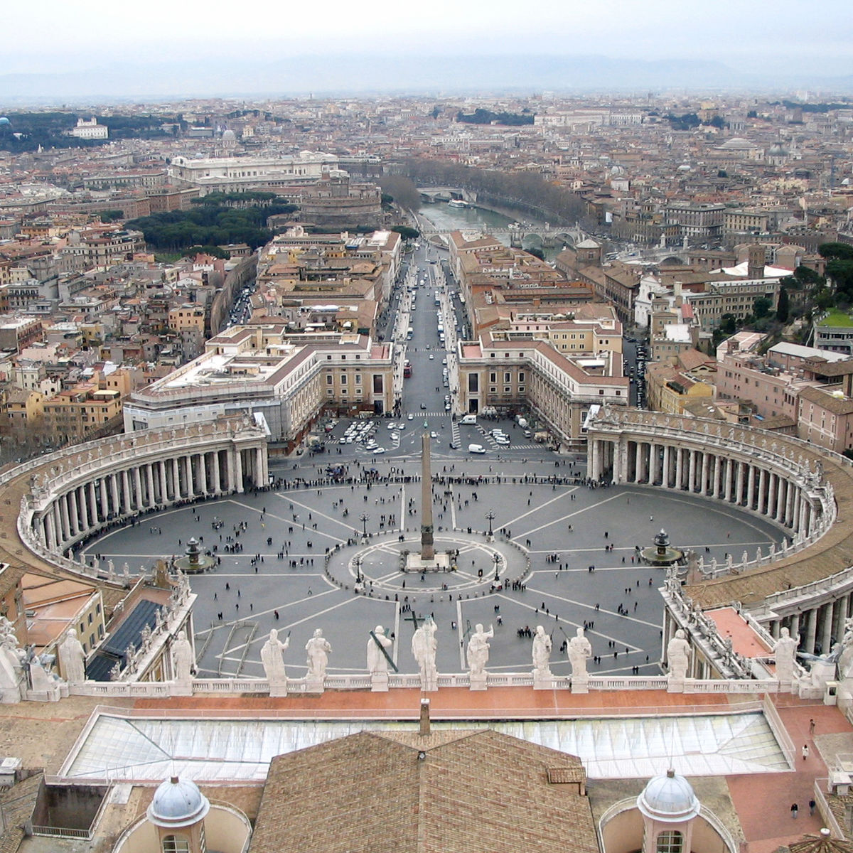 1200px-Saint_Peter%27s_Square_from_the_dome_v2.jpg