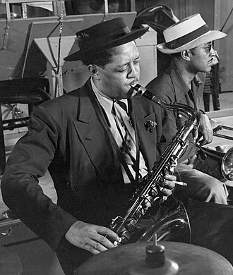 330px-Lester-Young-LIFE-1944.jpg