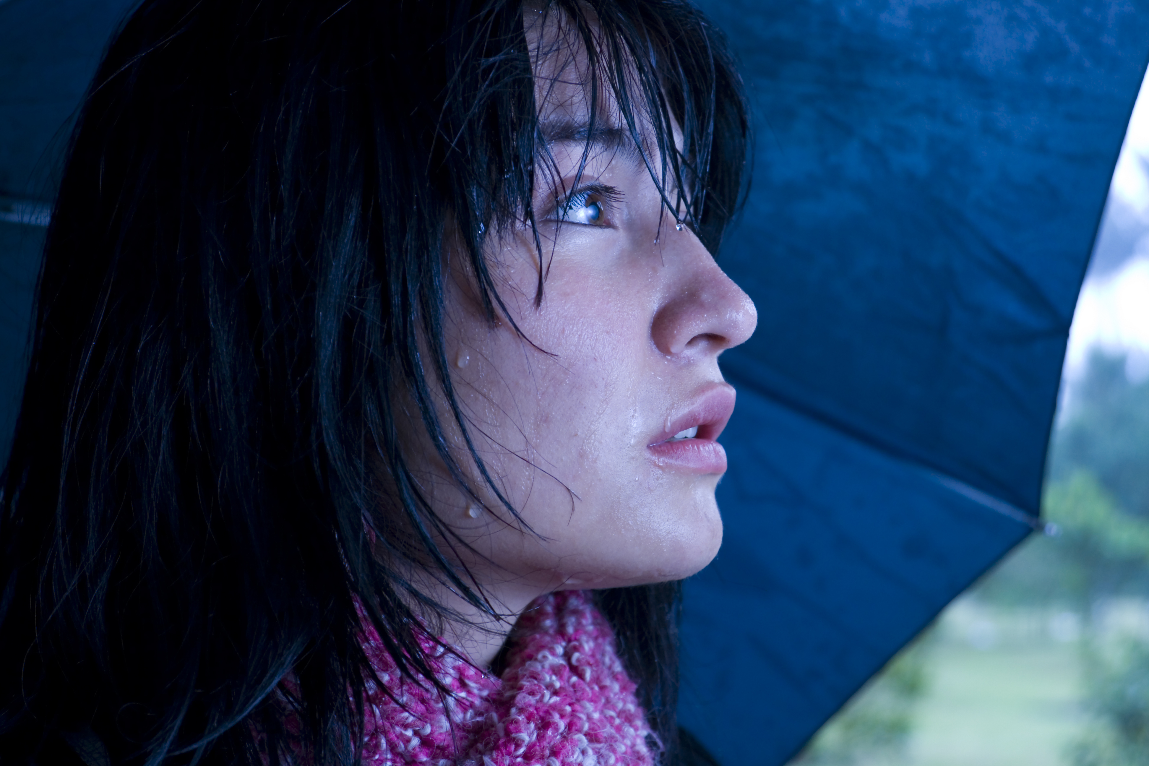 Sad-woman-in-the-rain.jpg