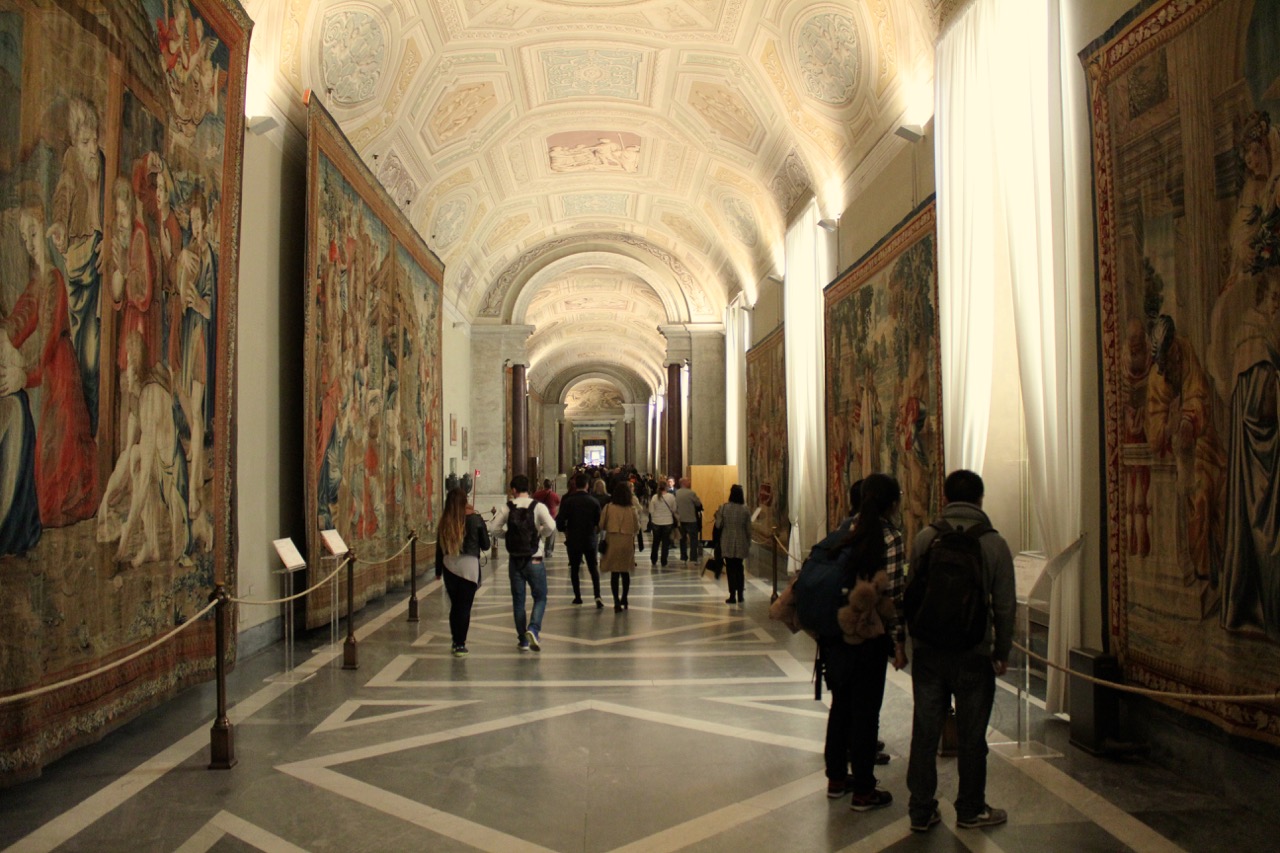 xvatican-museums-152-tapestries.jpg.pagespeed.ic.TuK1nGfZfI.jpg